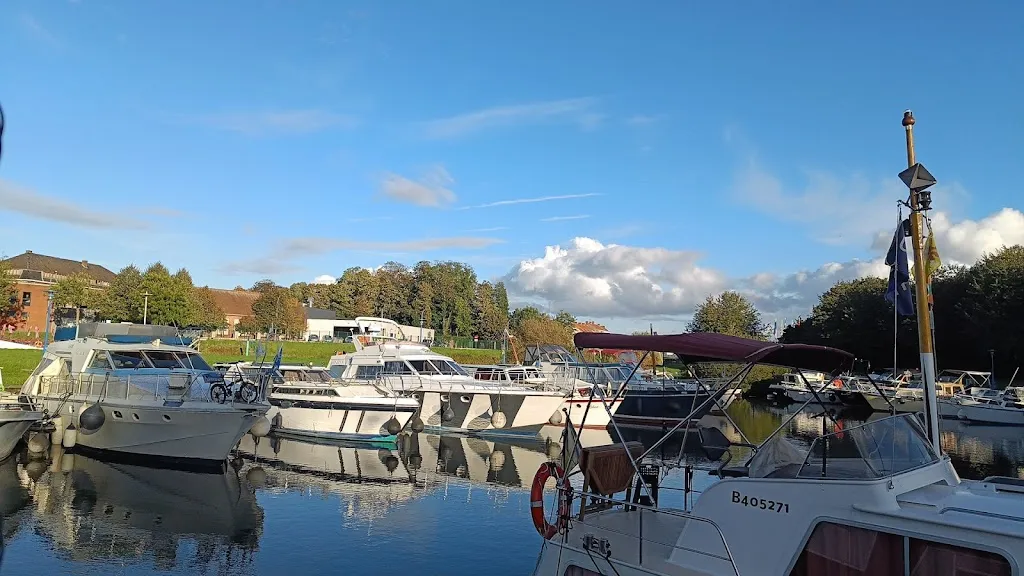 30 PREMIERE AVENUE DU PORT FLUVIAL restaurant in Halluin