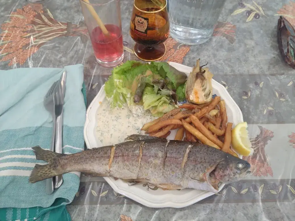 Esmery L._La Guinguette des Etangs_Chapelle-en-Serval_review