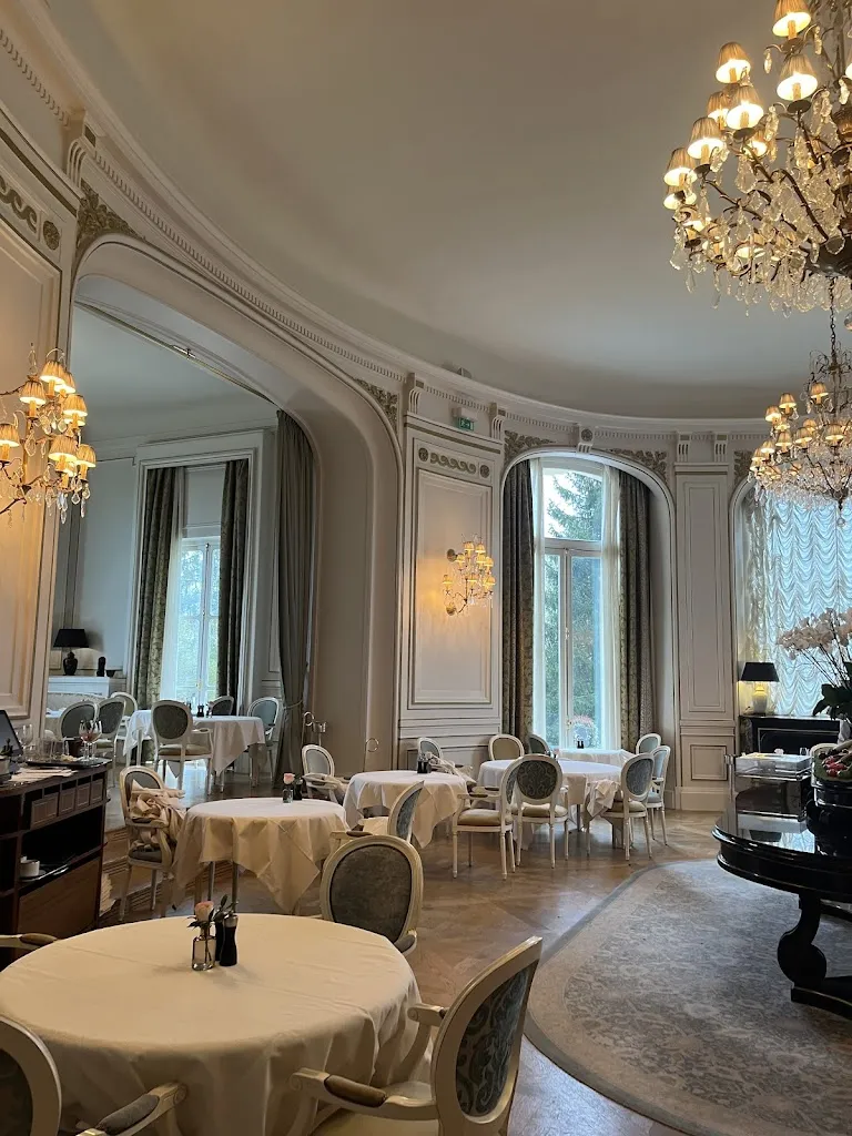 Afquir selma_L'Opéra, Château Hôtel Mont Royal_Chapelle-en-Serval_review