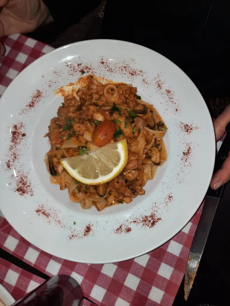 Julie Dottin_Bella Mora_Plessis-Belleville_review