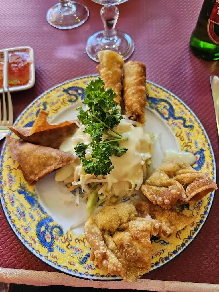 Le Dragon D'Or restaurant in Plessis-Belleville