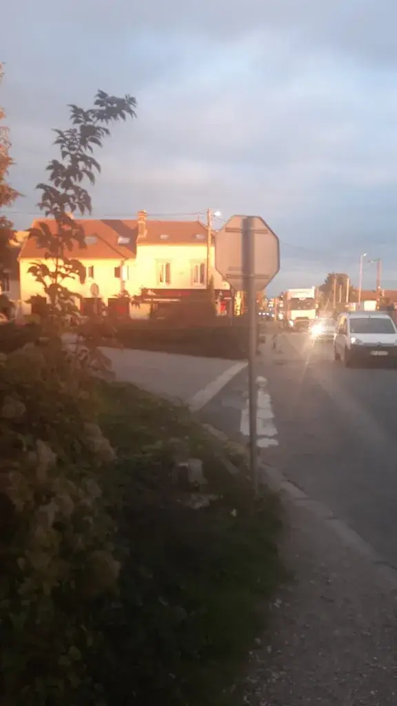 Nazmul Huda_café istanbul_Plessis-Belleville_review