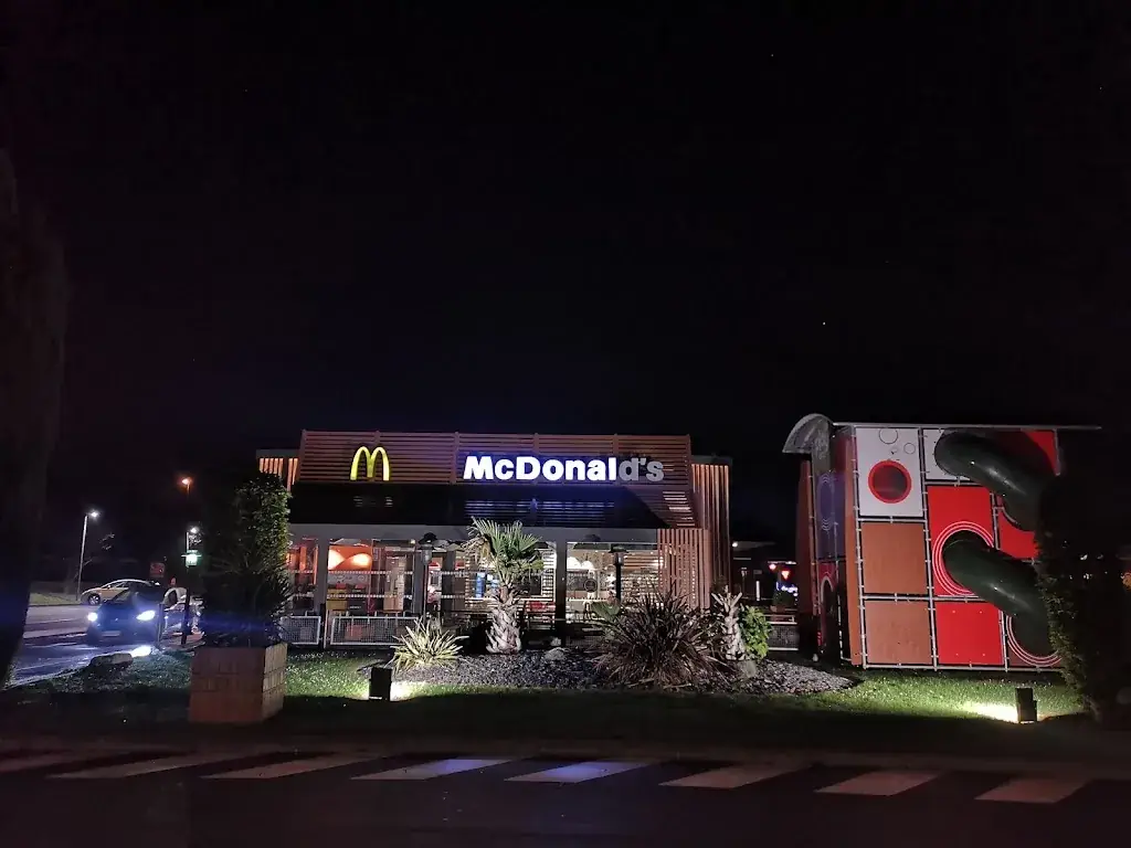 McDonald's_Lagny-le-Sec_slider_image_3