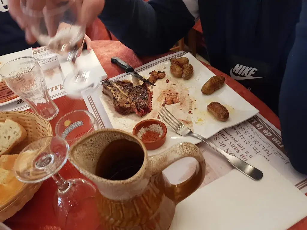 L'Auberge Mesnilloise restaurant in Mesnil-en-Thelle