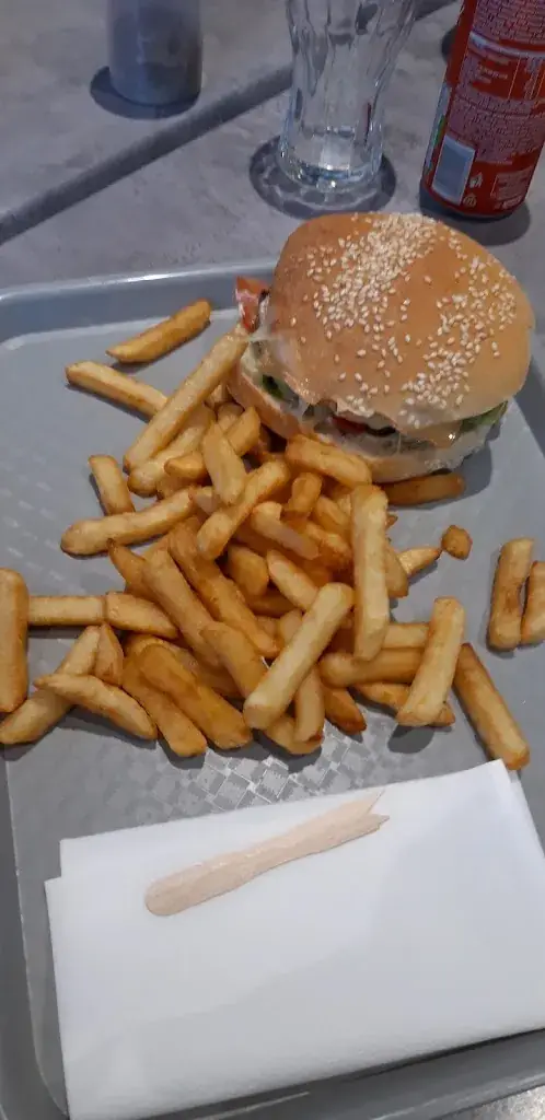 Lorette Hacardiaux_Friterie de la Place_Landrecies_review