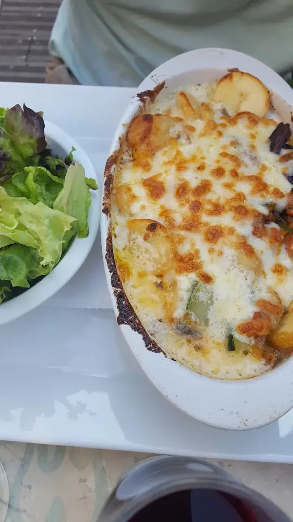 Pernilla Edouart_Café de Paris - Bar - Restaurant - Crest 26400_Crest_review