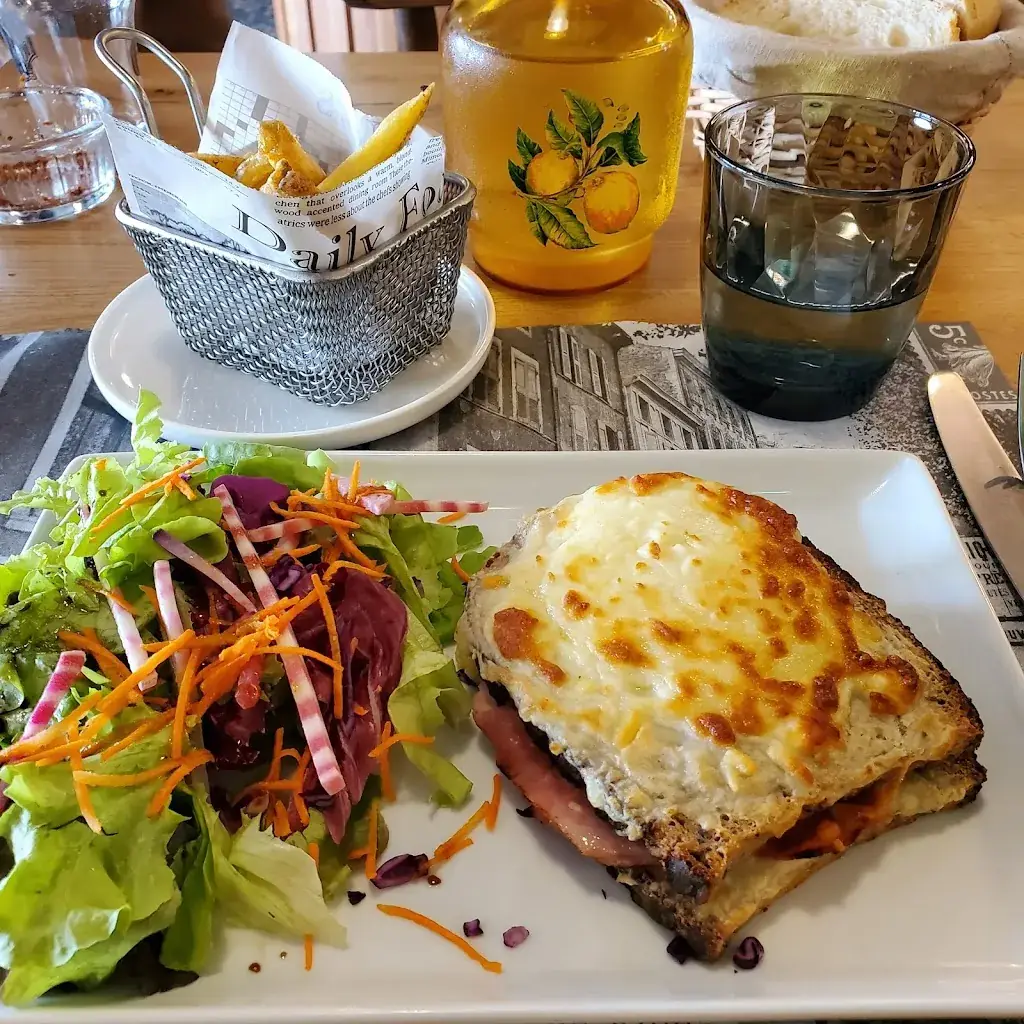 GLMPX_Café de Paris - Bar - Restaurant - Crest 26400_Crest_review