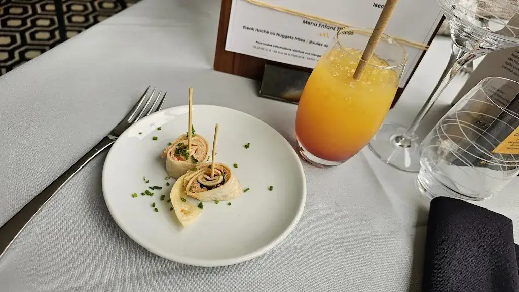 Catherine Brandt_Les Pyramides_Lys-lez-Lannoy_review