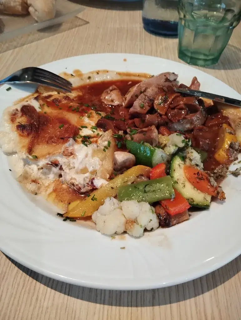 Myriam Trickett_Les Pyramides_Lys-lez-Lannoy_review