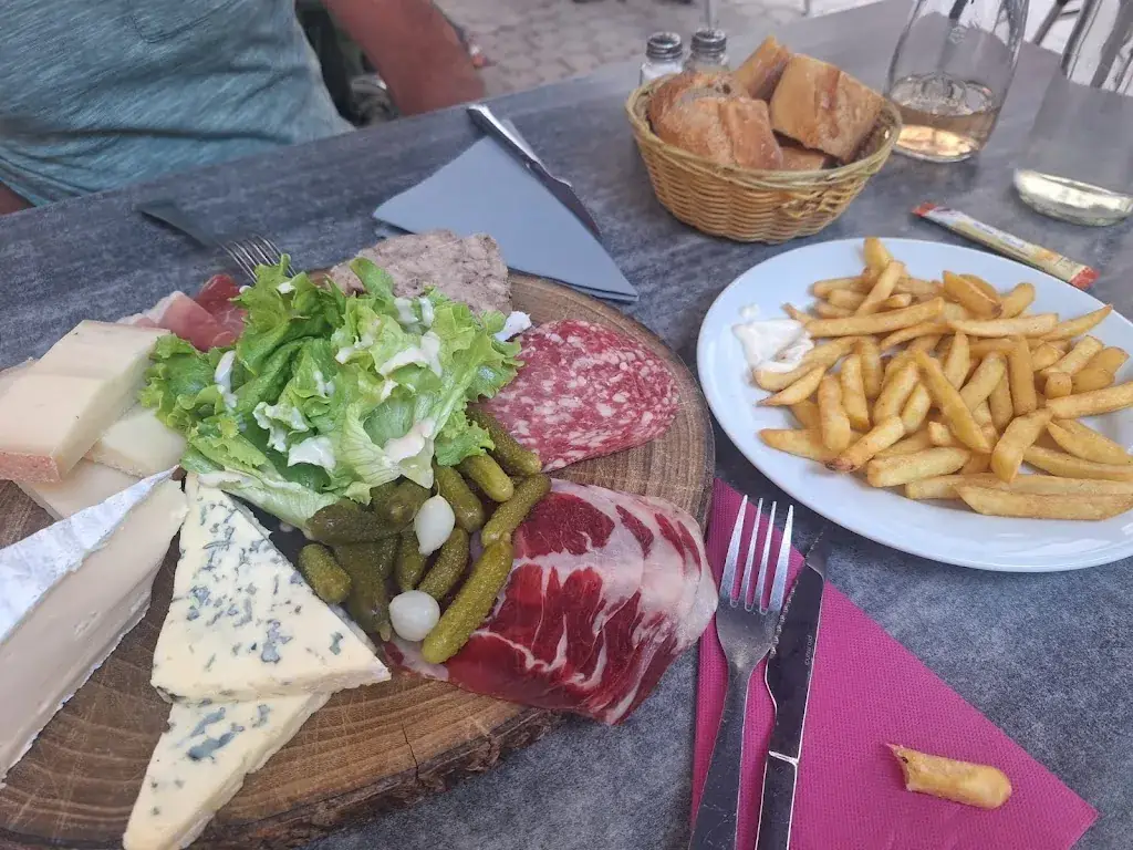 Arjo_Brasserie Le Donjon_Crest_review