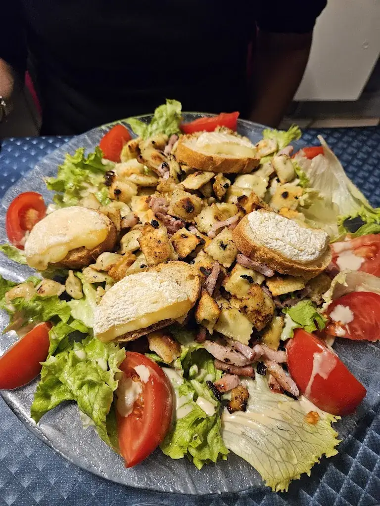 Brasserie Le Donjon_Crest_slider_image_2