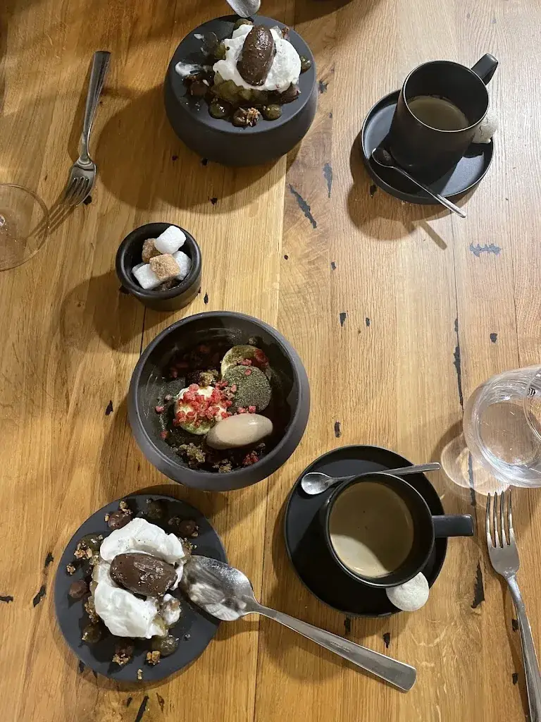 Özge Efe_Le Presbytere_Lecelles_review