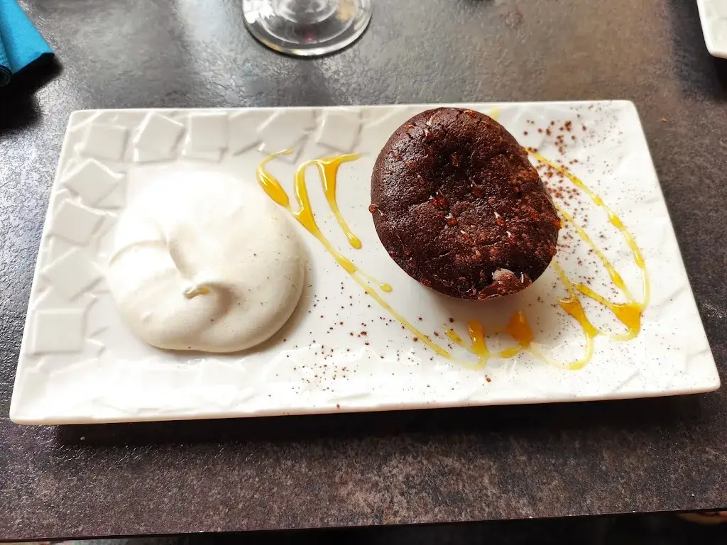 Menu_Le Globe_Crest_image_1