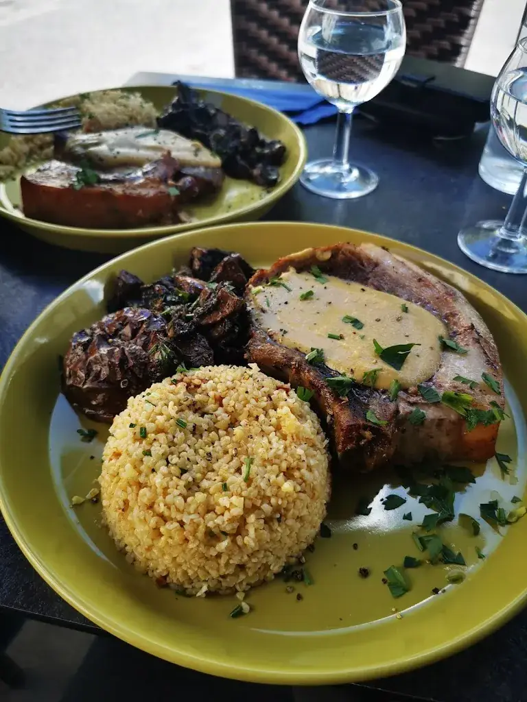 Menu_Le Globe_Crest_image_3