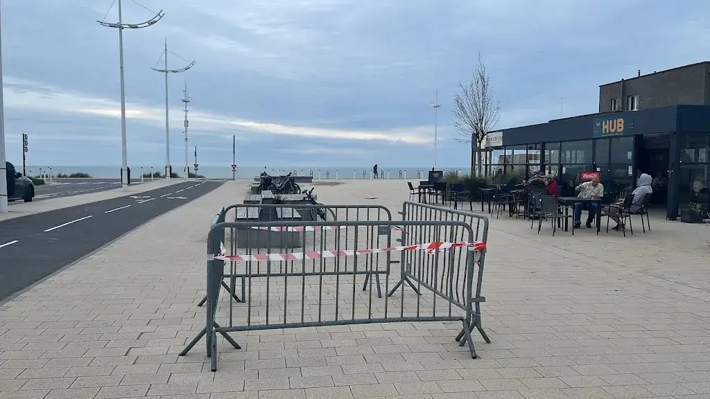 Ella Altman_Le HUB_Leffrinckoucke_review