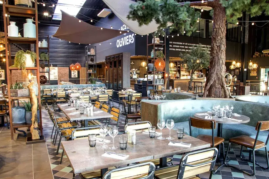 Place des Oliviers Lesquin restaurant in Lesquin