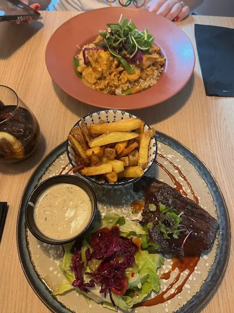 Callum Fung_Opa Restaurant_Lesquin_review