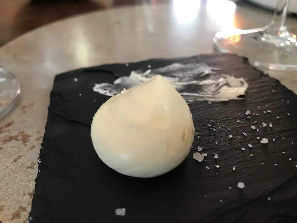 Ronnie Maria_Le Monument_Lens_review