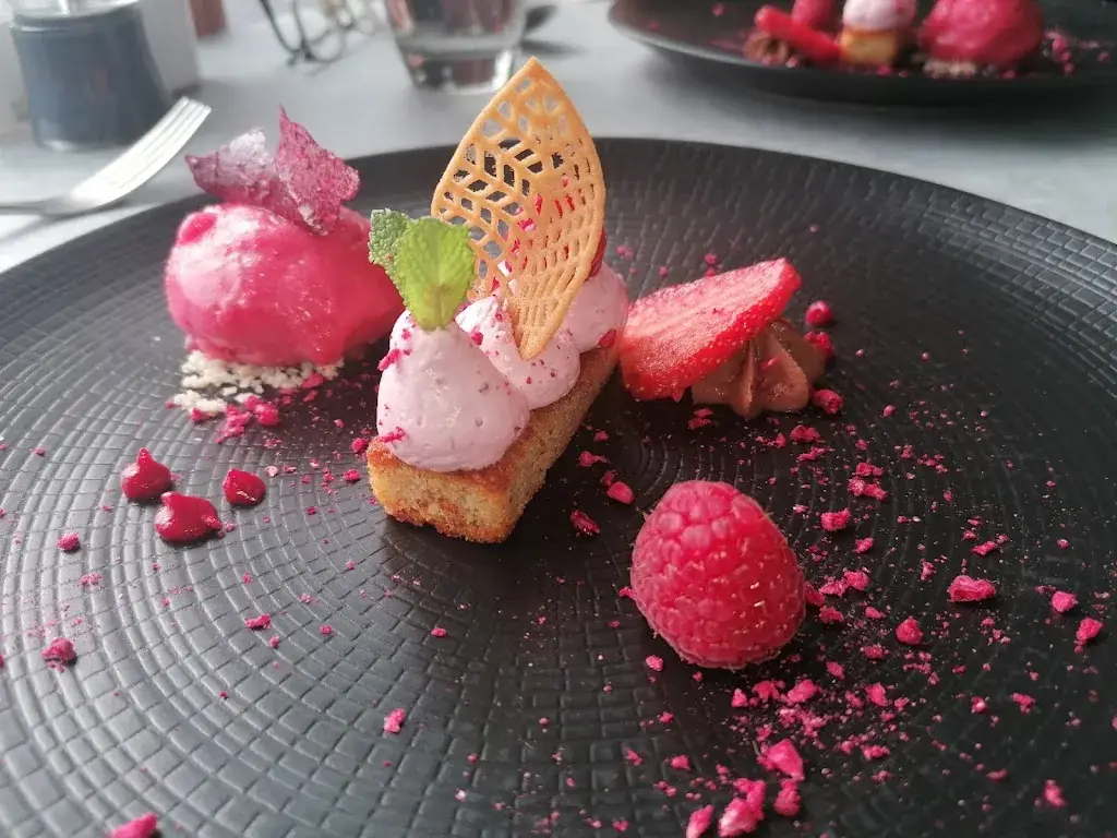 Le Monument_Lens_slider_image_3