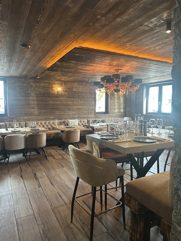 Vanessa Stillitano_Le Vieux Chalet_Lens_review