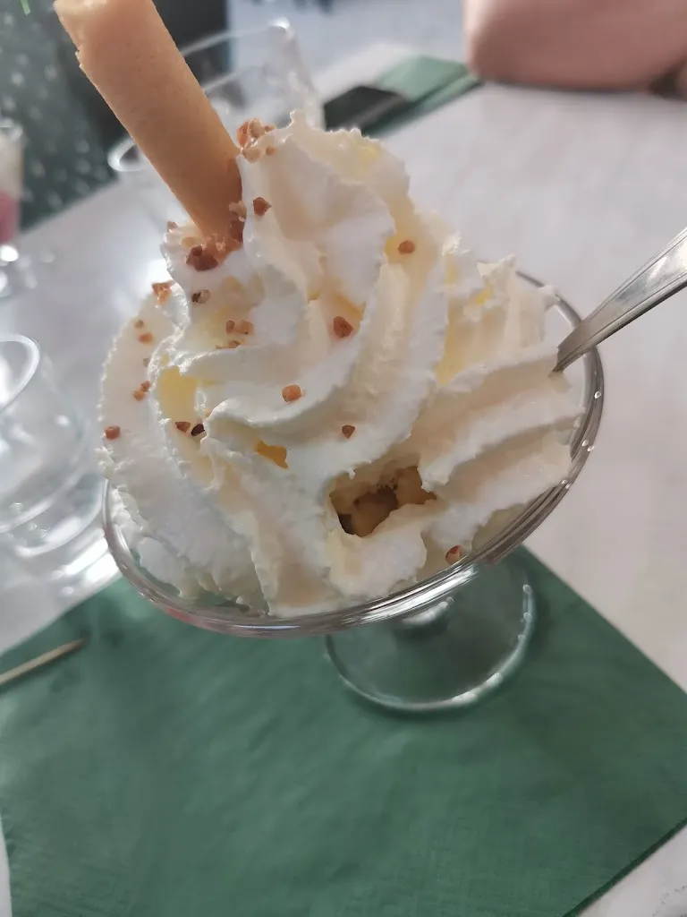 Restaurant Charleston_Crest_slider_image_2