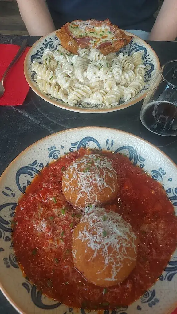 Laura Guillonneau_Mamma Carmelina_Oignies_review