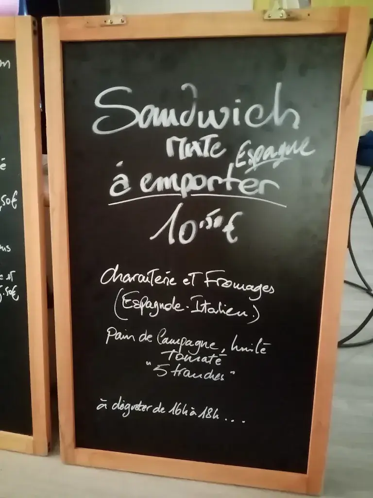 Menu_atelierpubcrest_Crest_image_3