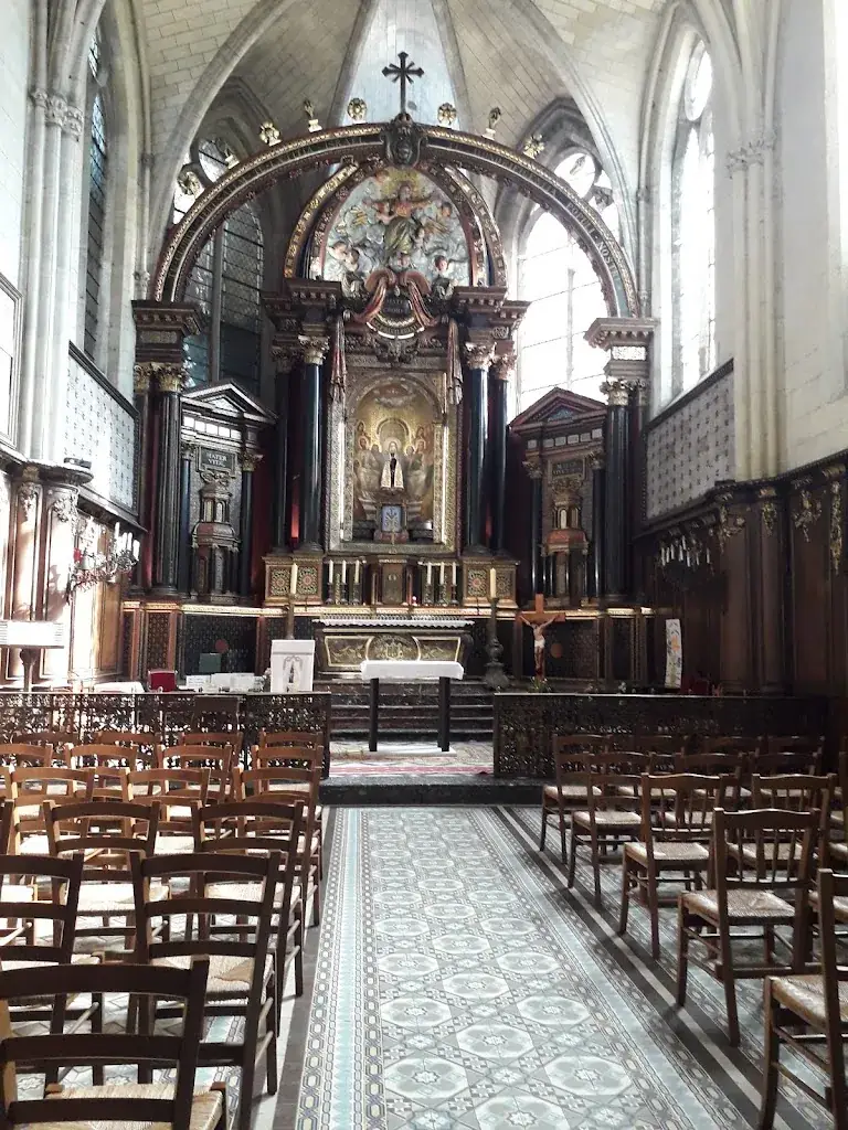 Sabine Sergent_Basilique Notre-Dame de Liesse_Liesse-Notre-Dame_review