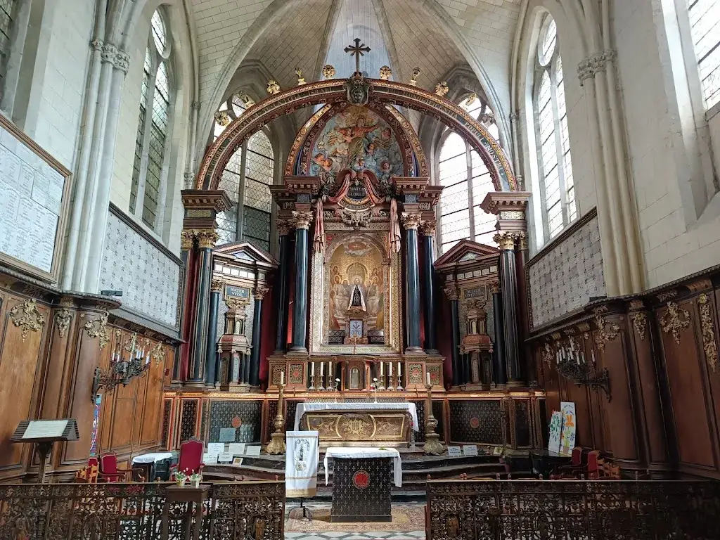 Tanya Turner_Basilique Notre-Dame de Liesse_Liesse-Notre-Dame_review