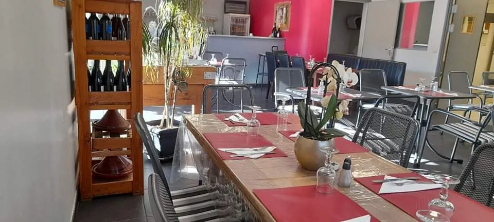 La Petite Adresse_Crest_slider_image_3