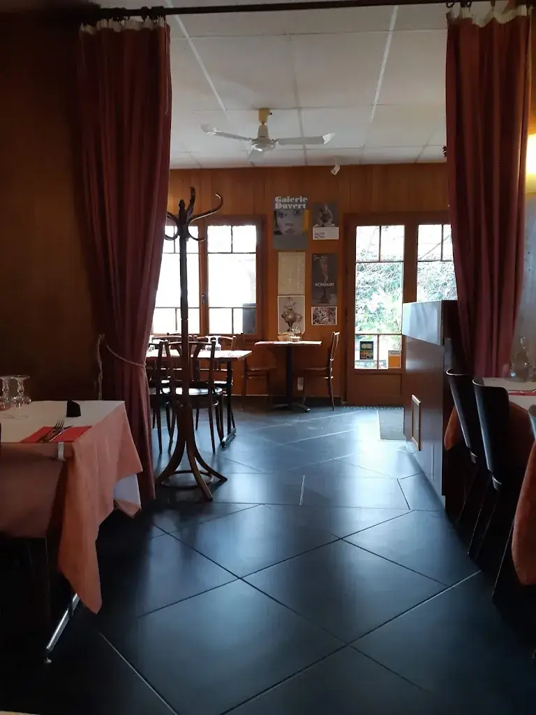 Restaurant La Petite Auberge_Crest_slider_image_3