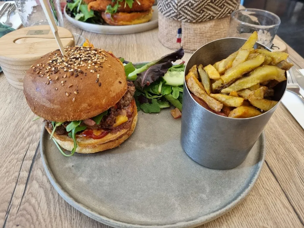 Oliver O.F.K. Nineteen68_La Canopée | Restaurant Bar Lounge_Longueau_review