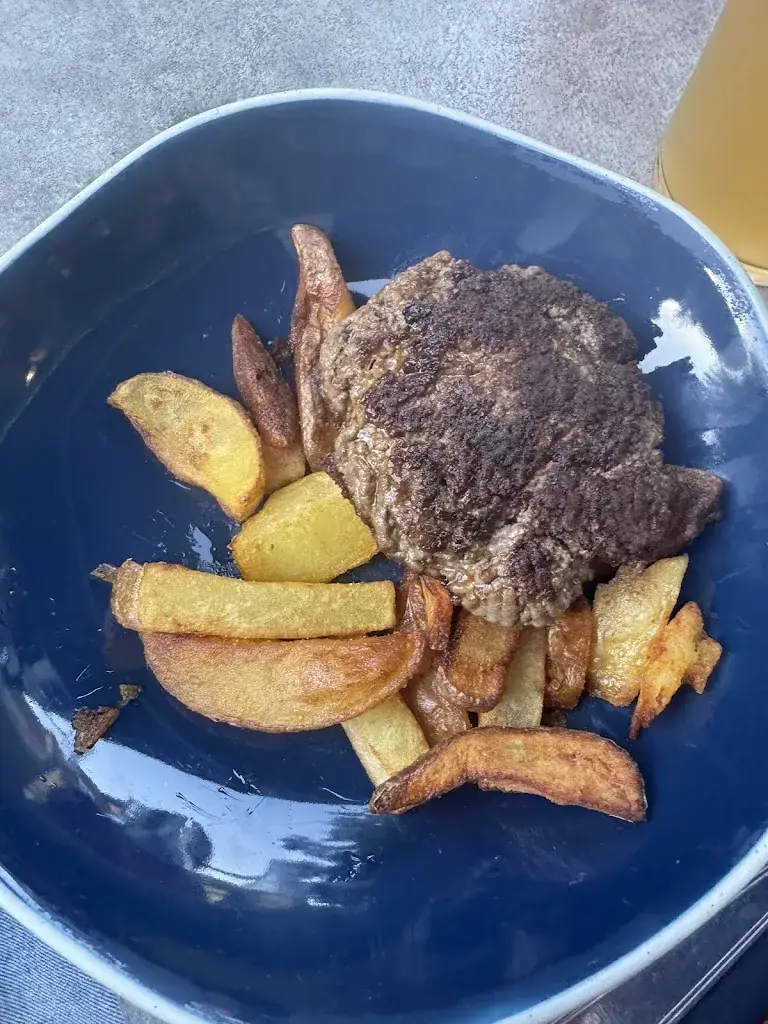 Klaus_la jolie cour_Cruseilles_review