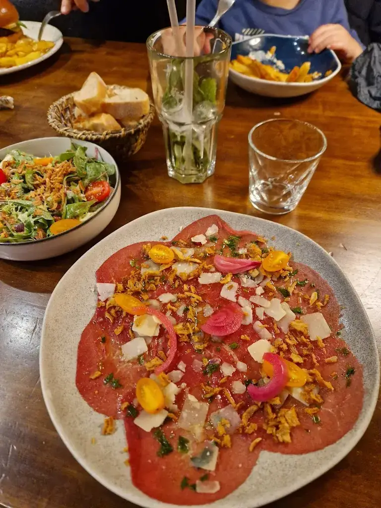 anaïs sicard_la jolie cour_Cruseilles_review