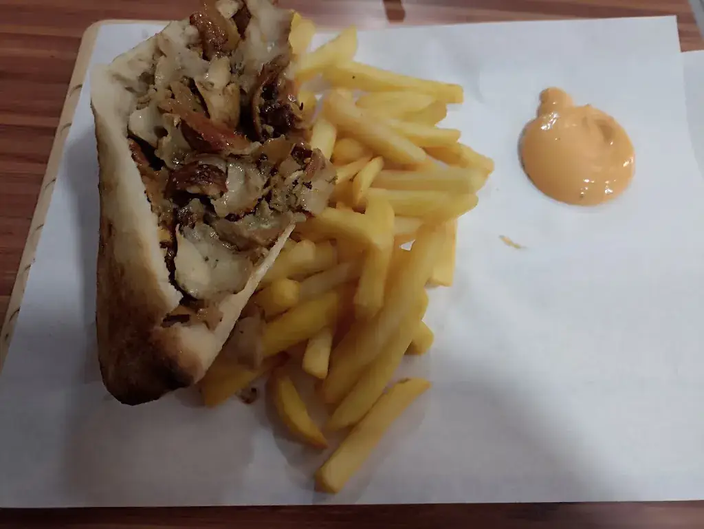 Jonathan Calais_Snack Les Pyramides_Portel_review