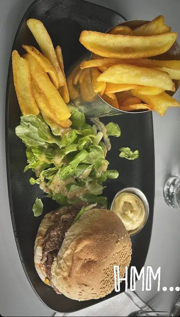 Chloé Girard_LE CORNER_Lezennes_review