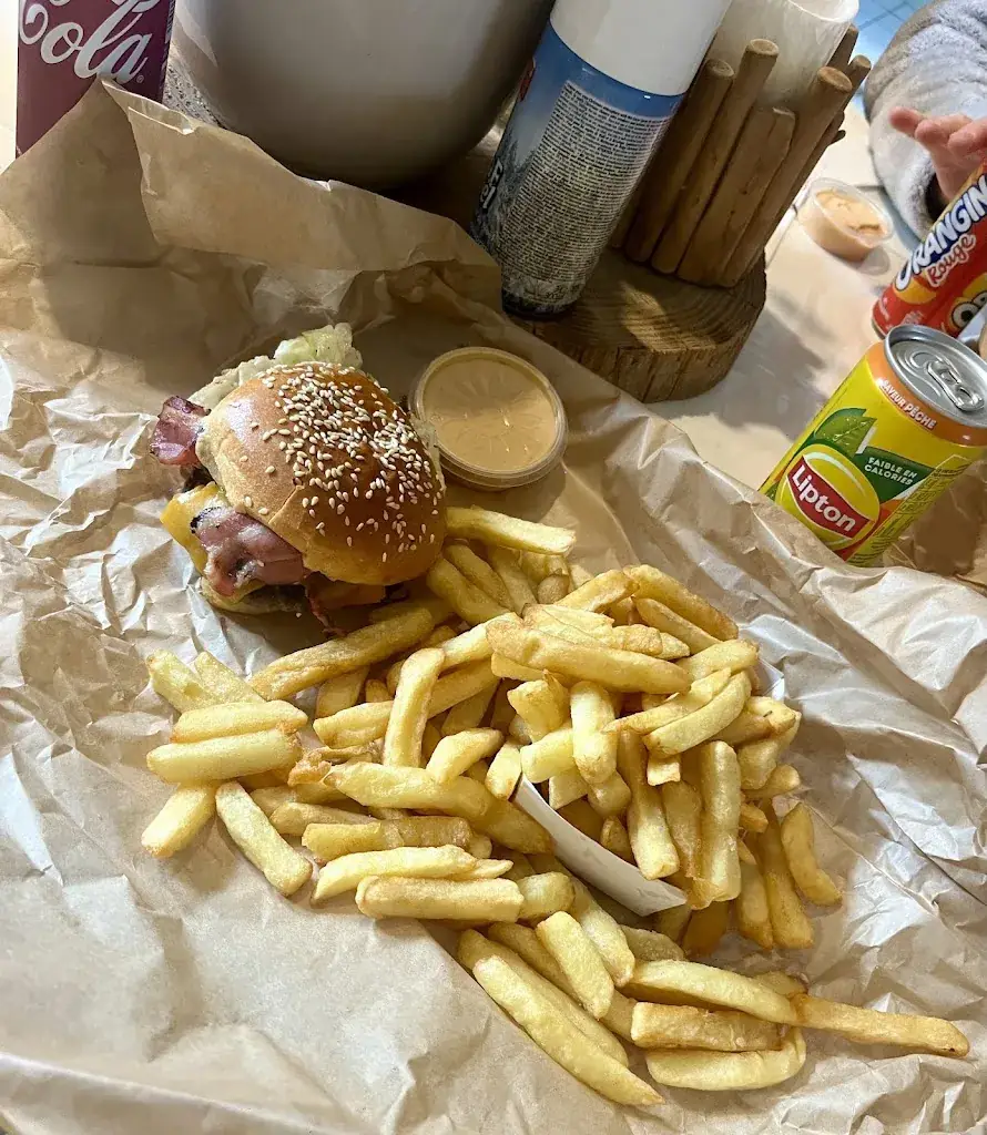 Marine Deletrez_Friterie Yolo_Lezennes_review