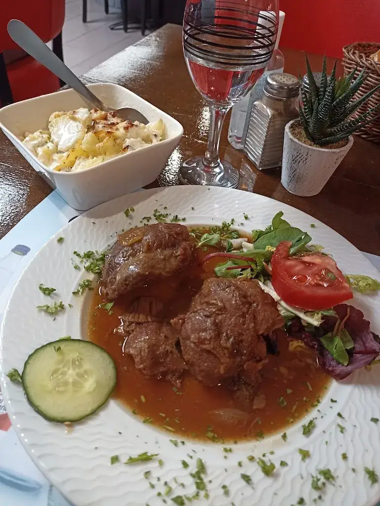 Kevin Dourgaparsad_Le Pep's_Loos_review