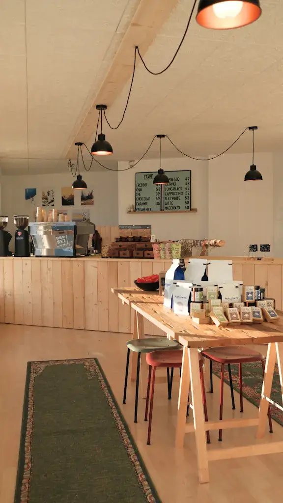 ETAPE Boutique & coffee Marly_Marly_slider_image_3