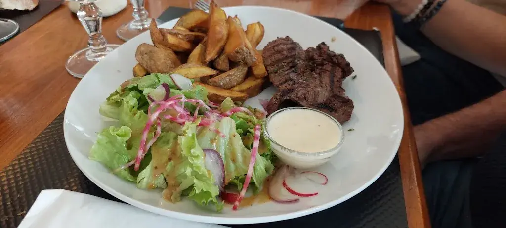 Maryvonne Jably_Restaurant & Camping L'Emeraude du Lac, Cunlhat_Cunlhat_review