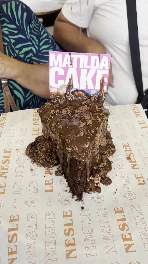 Barbara Mendonca_Le Nesle_Paris_review