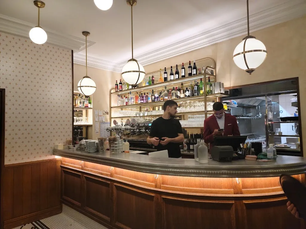 Le Nesle restaurant in Paris