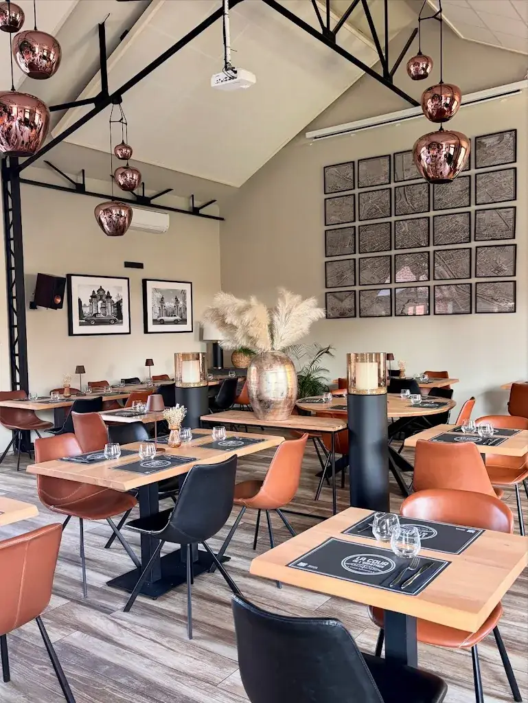 La Cour de l'Ermitage_Nesle_slider_image_3