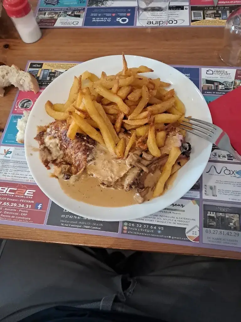 Red Shadow_Café le Centre_Neuville-Saint-Rémy_review