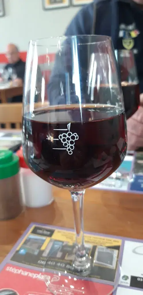 Lorette Hacardiaux_Café le Centre_Neuville-Saint-Rémy_review