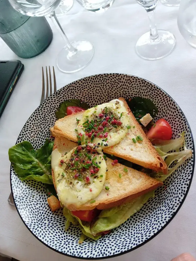 Delphine Eveilleau_La Tour de Nesle_Saint-Fargeau-Ponthierry_review