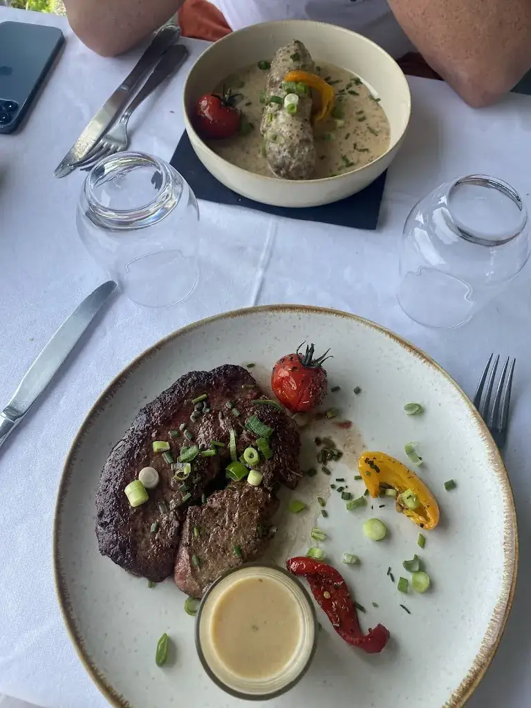 Marie C nails_La Tour de Nesle_Saint-Fargeau-Ponthierry_review