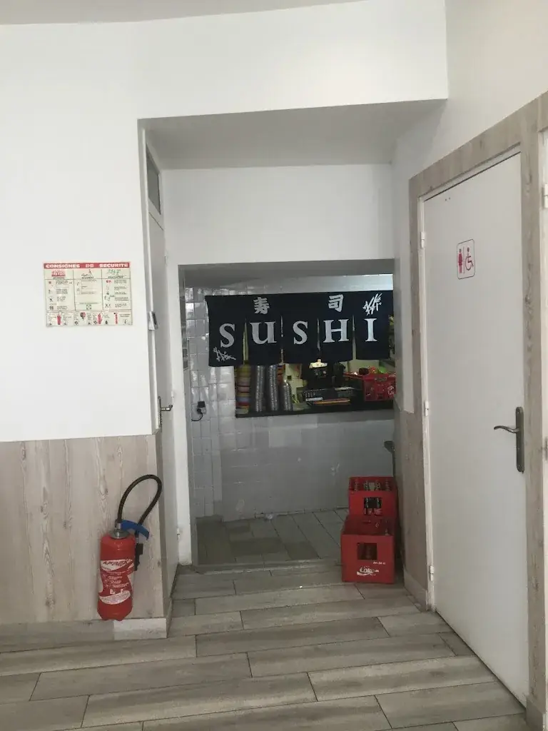 Kaleigh Aubry_Sushi’s Bar_60180_review