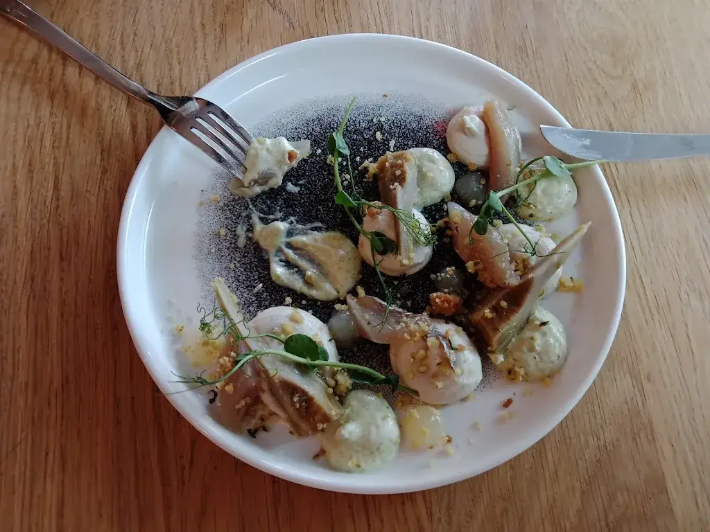 Anne Delhelle_Club Marot_Lille_review