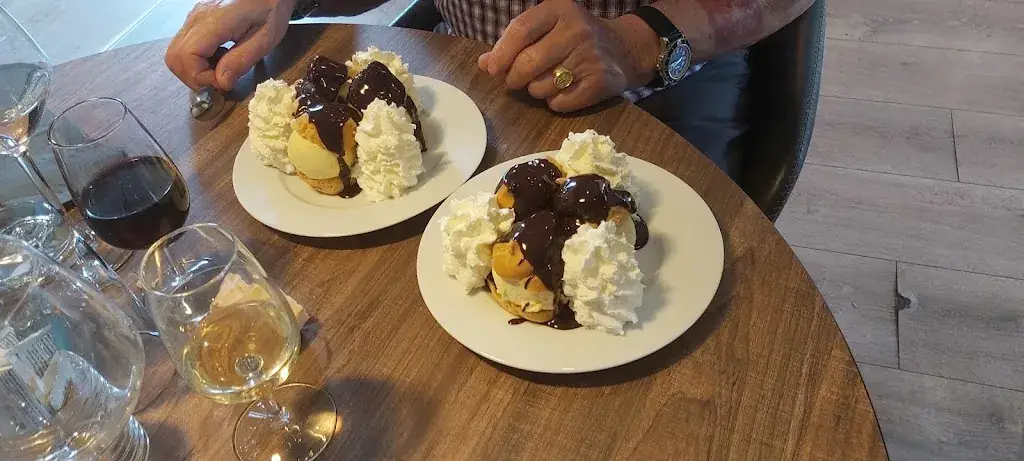 Antonio Verdeguer_La Table d'Arthur_Montdidier_review